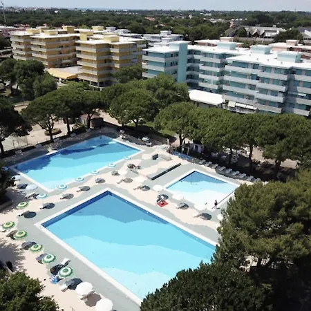 Appartamento Swimming Pools And Comfort For Four *